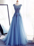 Robe de bal sans manches en tulle orné de bijoux et d'appliques