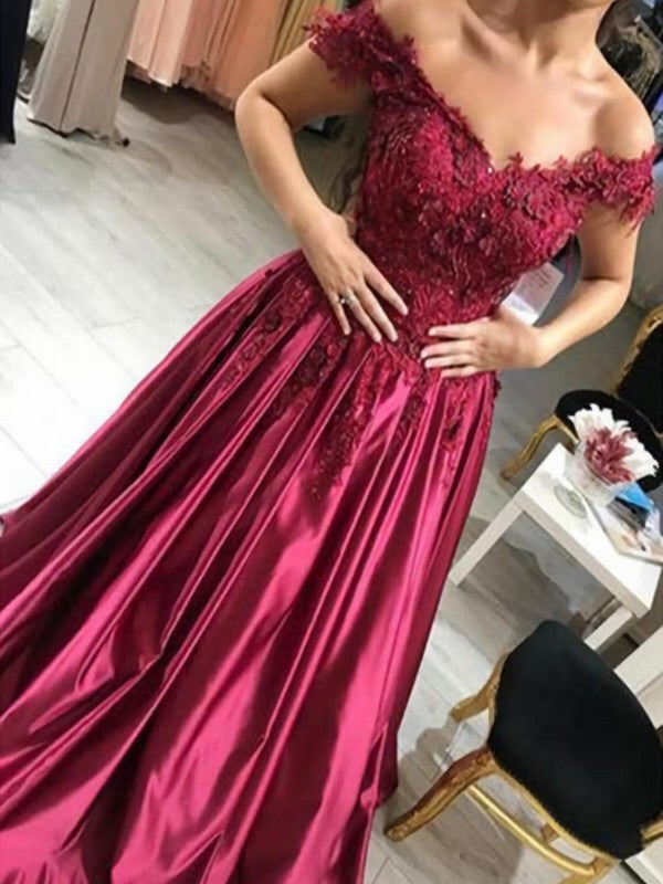 Robe de bal sans manches, épaules dénudées, ornée d'appliqués, en satin, longueur au sol