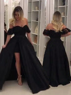 Vestido de gala sin mangas con hombros descubiertos, de encaje y satén.