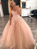 Vestido de gala sin mangas con escote corazón y apliques de tul hasta el suelo