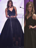 Robe de bal sans manches à col en V ornée de perles, en satin.