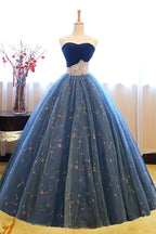 Vestido de gala sin tirantes con bordado de perlas azul oscuro para baile de graduación.