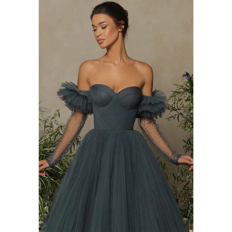 Vestido de noche formal largo de tul con mangas largas y escote corazón 