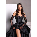 Robe de soirée longue plissée en satin avec décolleté en cœur et fente latérale