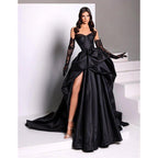 Robe de soirée longue plissée en satin avec décolleté en cœur et fente latérale