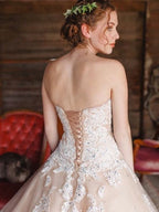 Robe de bal bustier cœur sans manches en tulle appliqué, longue jusqu'au sol