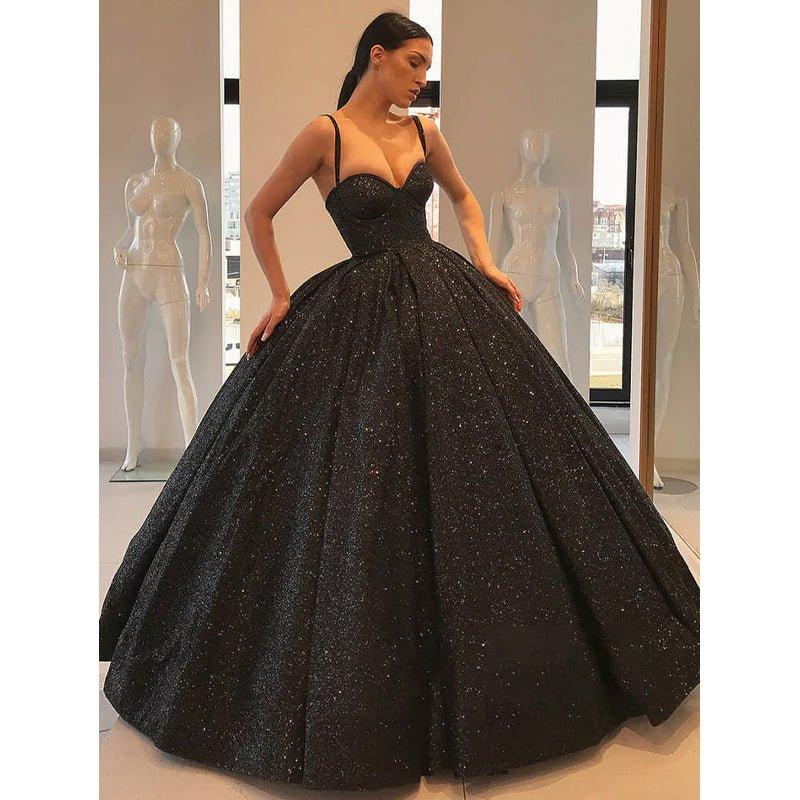 Robe de soirée noire scintillante à bretelles spaghetti et décolleté en cœur 