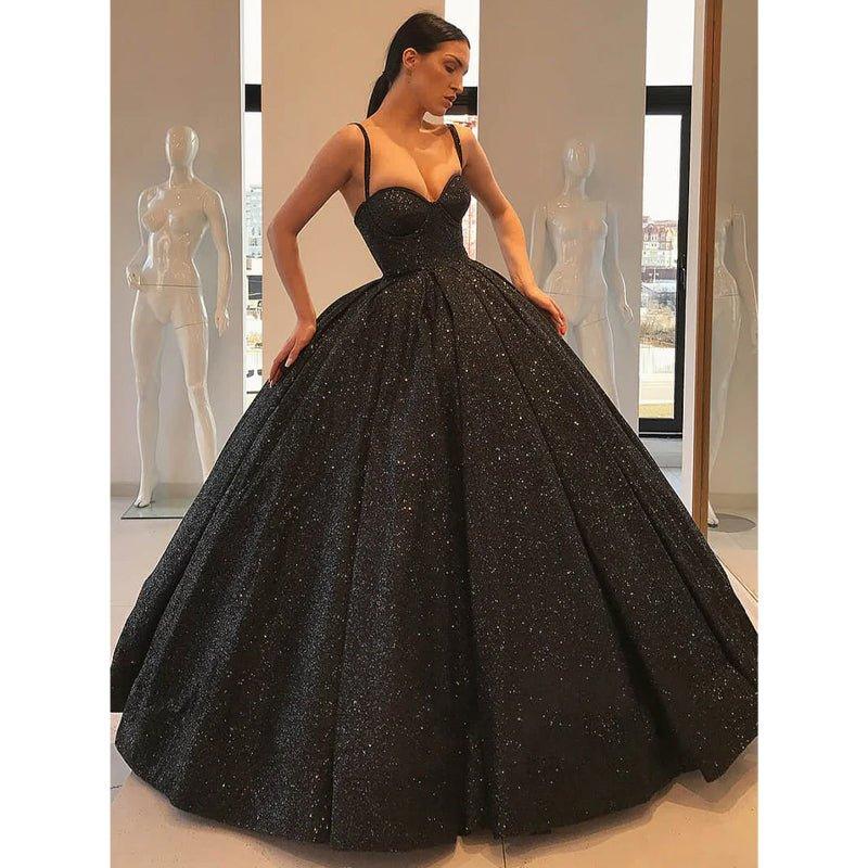 Robe de soirée noire scintillante à bretelles spaghetti et décolleté en cœur 