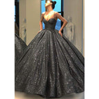 Robe de bal noire scintillante à bretelles spaghetti et décolleté en cœur 