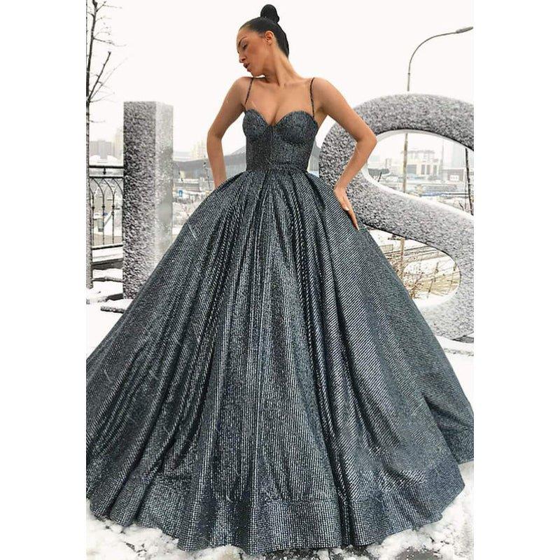Robe de bal noire scintillante à bretelles spaghetti et décolleté en cœur 