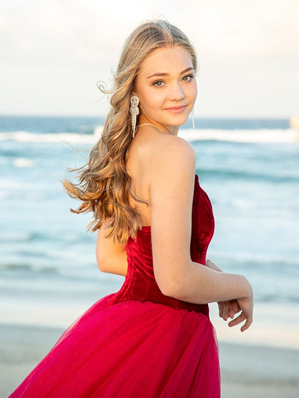 Ball Gown Sweetheart Tulle Sleeveless Court Train Prom Dresses