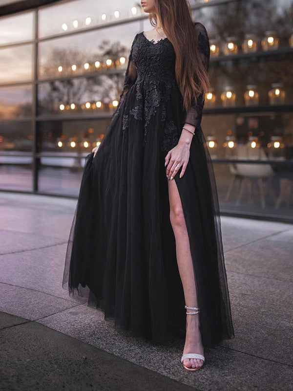Robe de bal longue en tulle à manches longues et applications, épaules dénudées