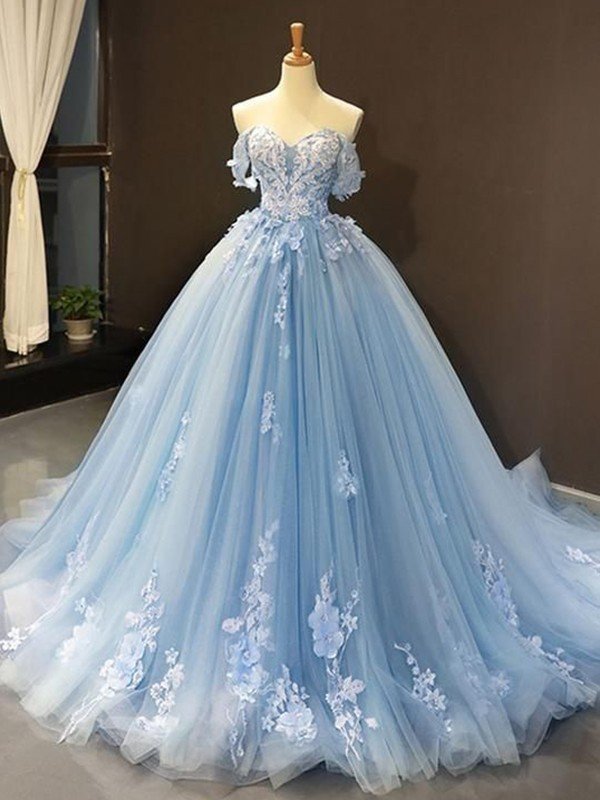 Robes de bal en tulle à épaules dénudées sans manches avec applications