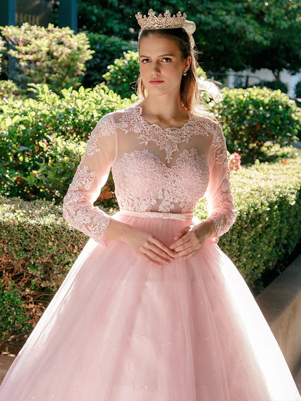 Robe de bal en tulle à col rond et dentelle, manches longues