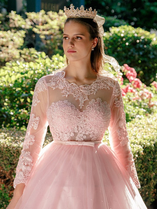 Robe de bal en tulle à col rond et dentelle, manches longues