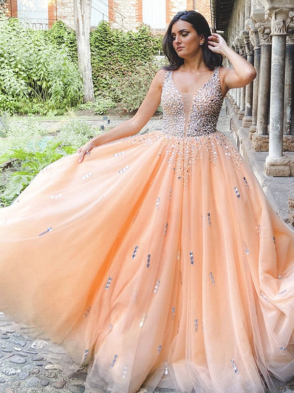 Robe de bal longue sans manches en tulle, col en V et perles