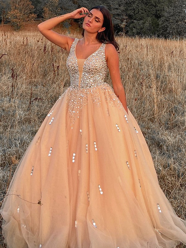 Robe de bal longue sans manches en tulle, col en V et perles