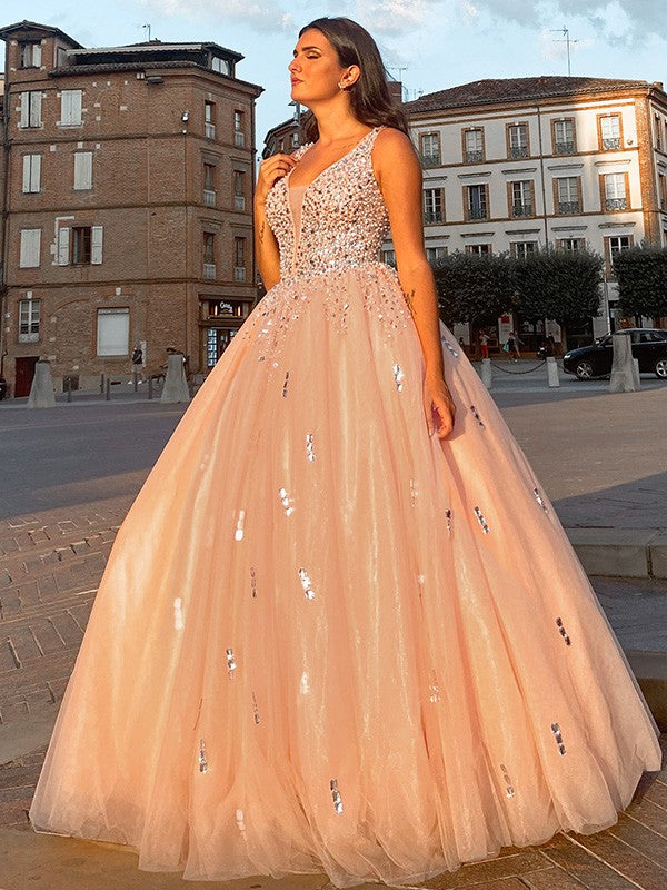 Robe de bal longue sans manches en tulle, col en V et perles