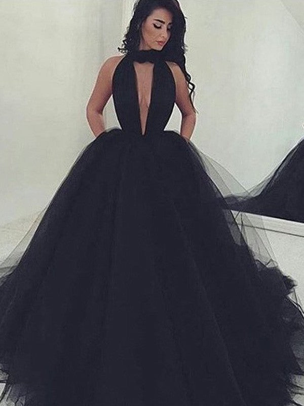 Robe de bal sans manches à col en V et traîne courte en tulle