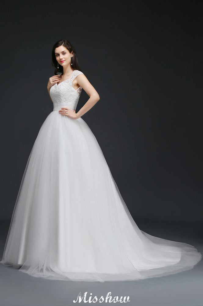 Robe de bal élégante en tulle à col en V et boutons