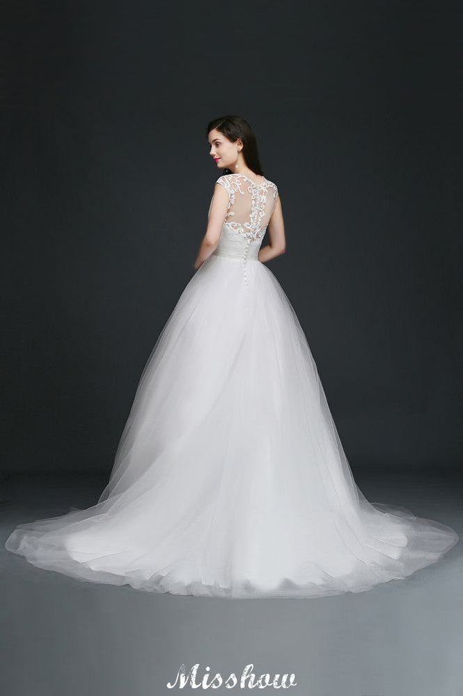 Robe de bal élégante en tulle à col en V et boutons