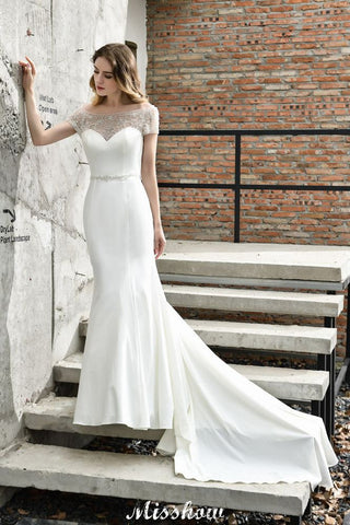 Vestido de novia de satén, corte sirena, manga corta, estilo barco, con cola de barrido.