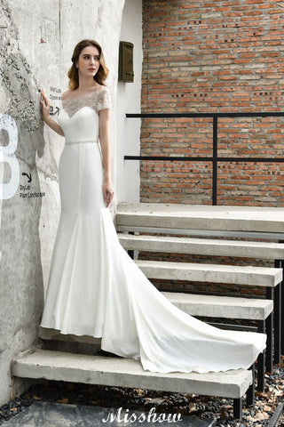 Vestido de novia de satén, corte sirena, manga corta, estilo barco, con cola de barrido.