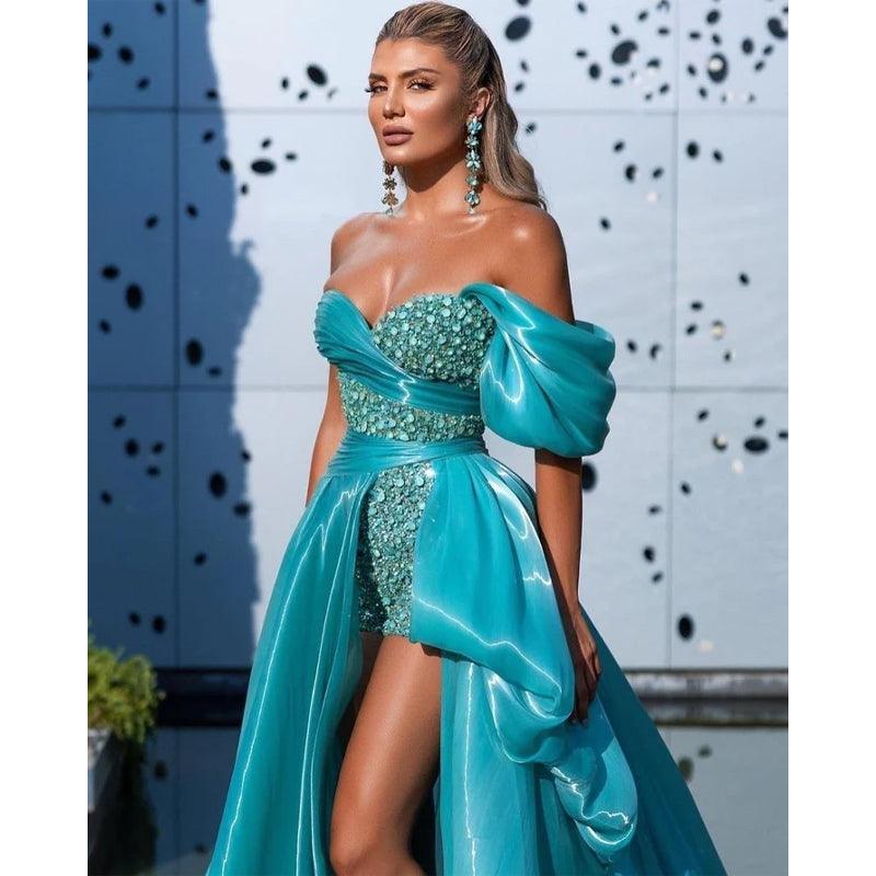 Robe de bal longue fendue à perles et décolleté en cœur 