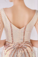 Robe de bal fourreau à sequins dorés et franges