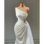 Robe de bal de fin d'année simple et élégante, asymétrique, sans manches, style sirène froncée, ornée de perles