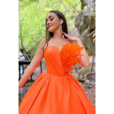 Sweetheart Strapless Ruched Satin Feathers A-Line Long Prom Evening Dress