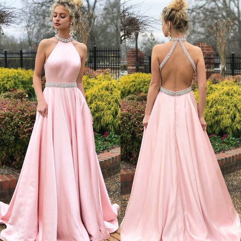 Robe de bal longue rose sans manches à col halter ornée de cristaux