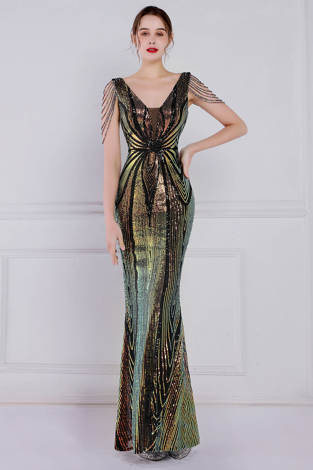 Robe de bal fourreau à sequins dorés et franges