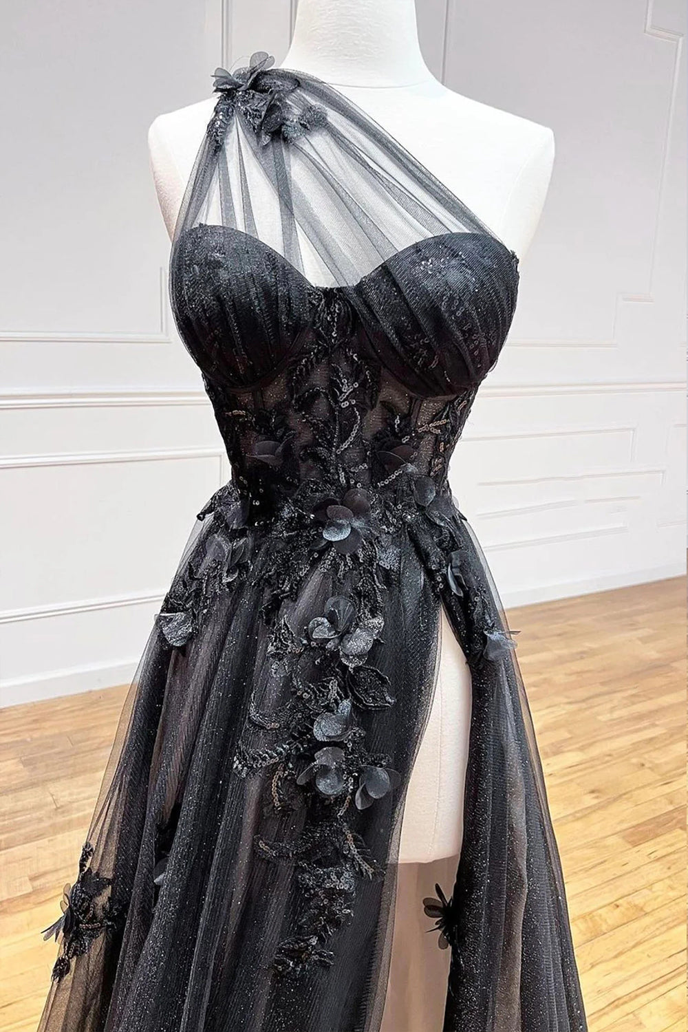 Vestido de graduación negro de un solo hombro con corsé y apliques, corte línea A