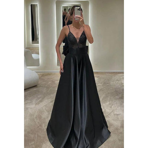Robe de soirée longue trapèze en satin à paillettes et bretelles spaghetti à col en V