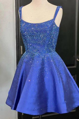 Robe de bal courte bleue à fines bretelles et perles, coupe trapèze