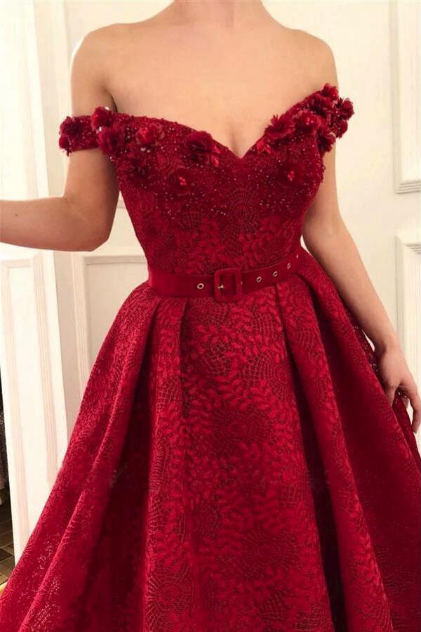 Vestidos de princesa color burdeos con encaje y hombros descubiertos para baile de graduación.