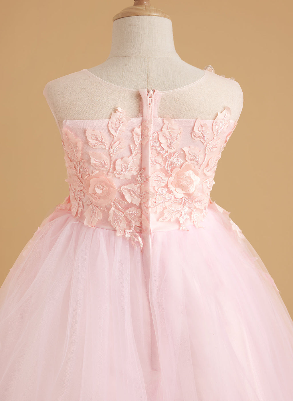 Vestido de baile de princesa Serenity con apliques de encaje y adornos de mariposas 