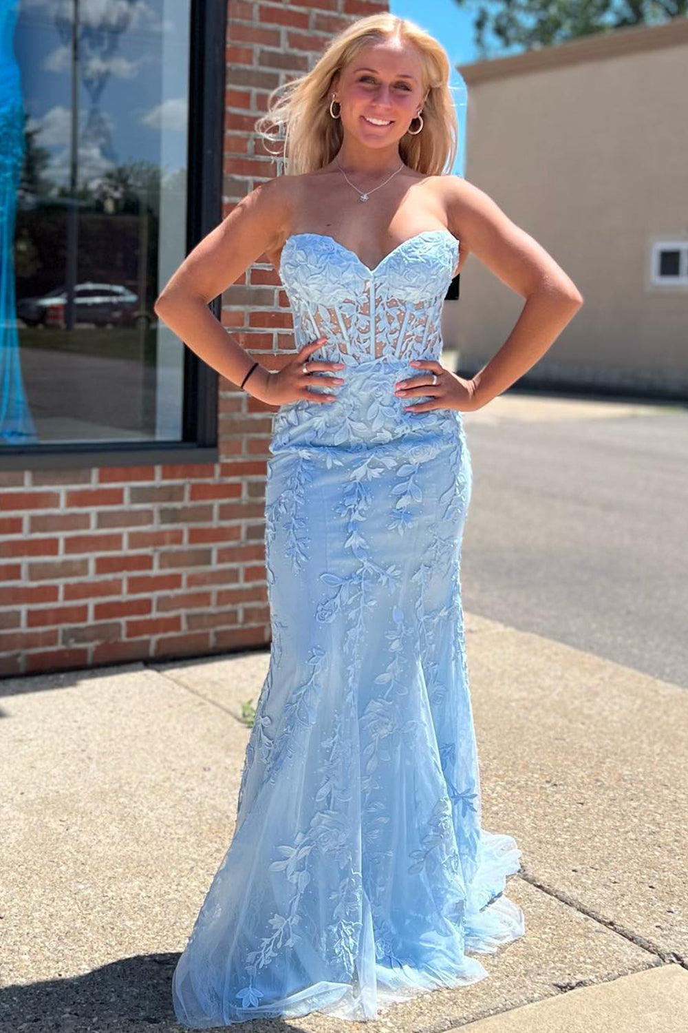 Robe de bal bustier avec appliques