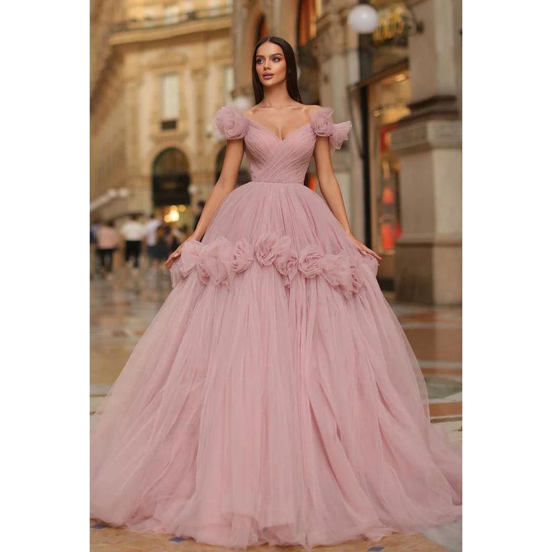 Vestido formal de noche con escote en V, fruncido y flores, de tul y hombros descubiertos