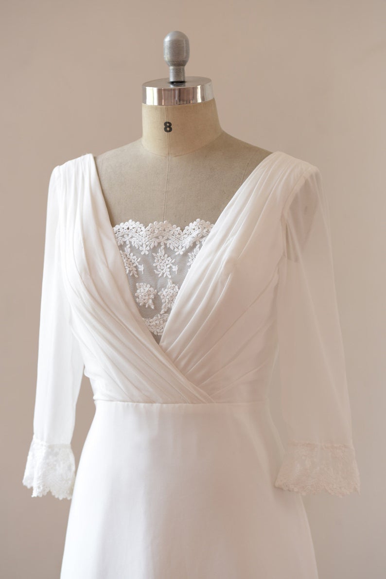 Robe de mariée longue trapèze en mousseline dos nu avec manches, style plage
