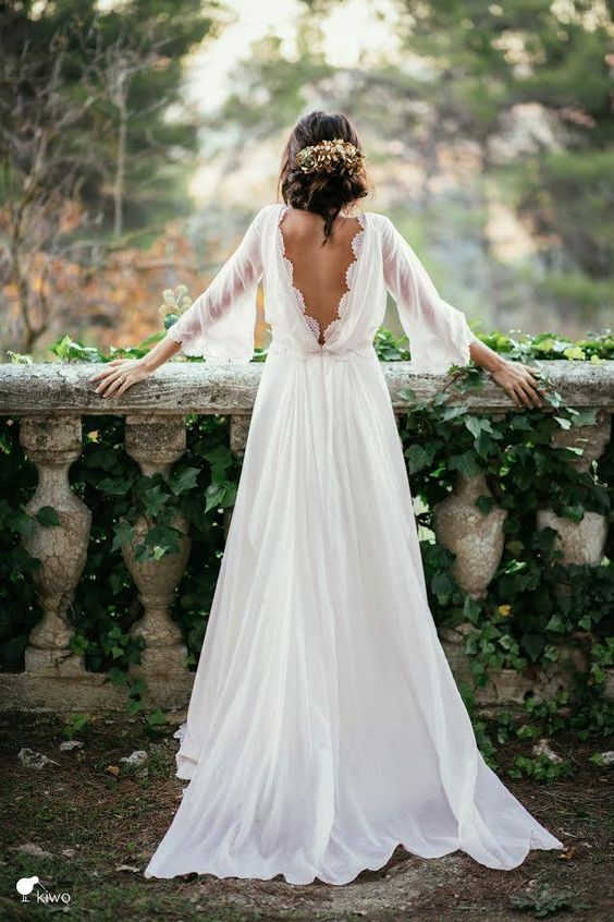 Robe de mariée longue trapèze en mousseline dos nu avec manches, style plage