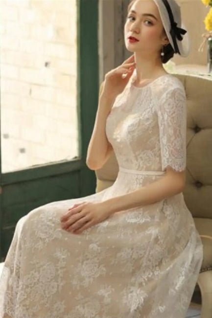 Magnifiques robes de mariée courtes en dentelle de coupe trapèze avec manches 3/4