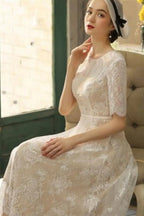 Magnifiques robes de mariée courtes en dentelle de coupe trapèze avec manches 3/4