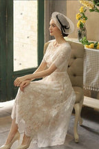 Magnifiques robes de mariée courtes en dentelle de coupe trapèze avec manches 3/4