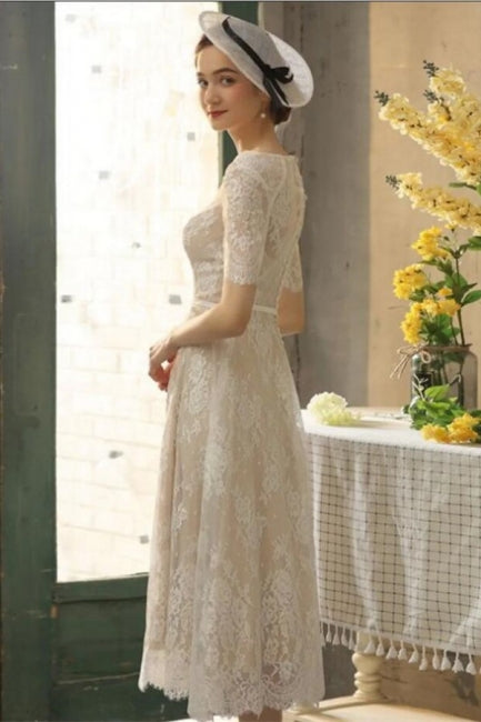 Magnifiques robes de mariée courtes en dentelle de coupe trapèze avec manches 3/4