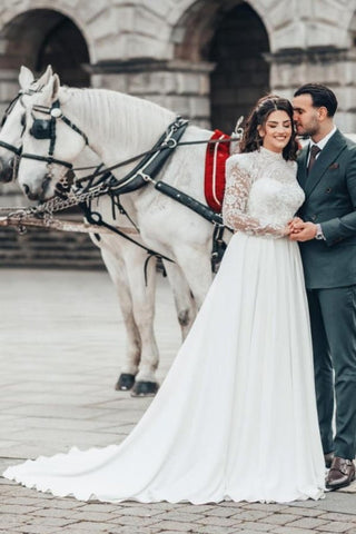 Preciosos vestidos de novia largos de corte A, cuello alto, encaje y gasa con mangas largas.