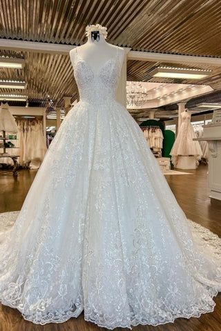 Preciosos vestidos de novia de corte A con tirantes finos, apliques y encaje.