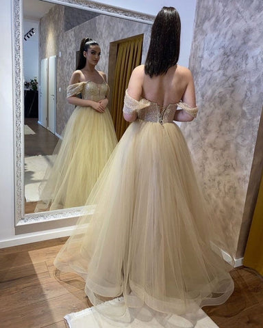 Magnifiques robes de mariée en tulle à épaules dénudées et coupe trapèze 