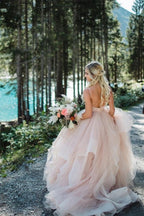 Magnifiques robes de mariée trapèze en tulle sans manches, dos nu et col en V, à col en V et coupe trapèze